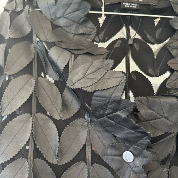 Overland black leather shawl/cape with leaf design.  Perfect condition - Picture 5 of 5